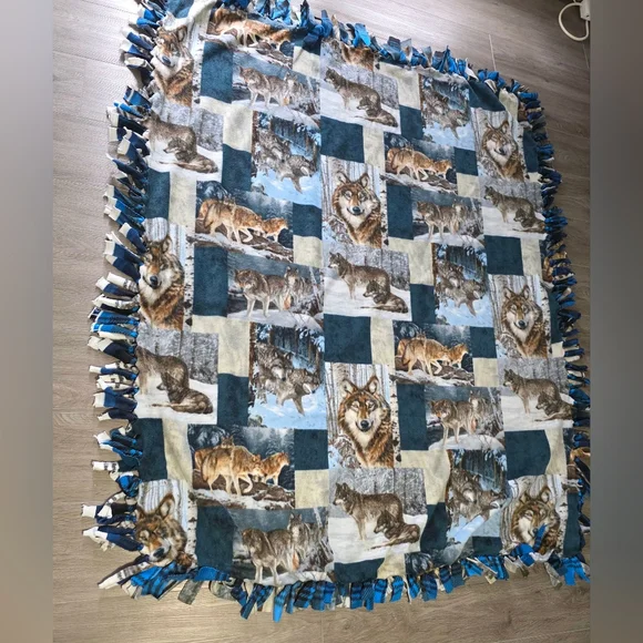 Wolf Patchwork Tie No Sew Fleece Throw Blanket Lap Blanket 50 X 60 - Picture 5 of 5